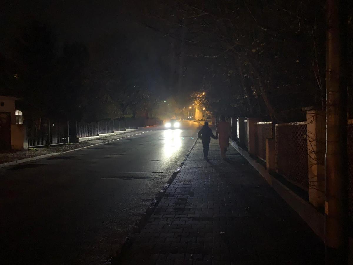 Egipskie ciemności na ul. Obrońców Pokoju...
