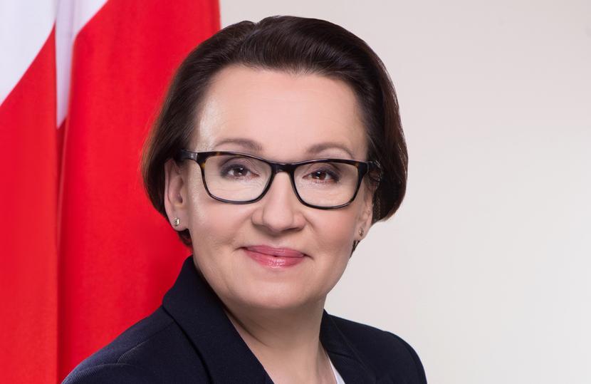 Minister Zalewska będzie w Trzebnicy. Czy na spotkanie przyjdą nauczyciele?