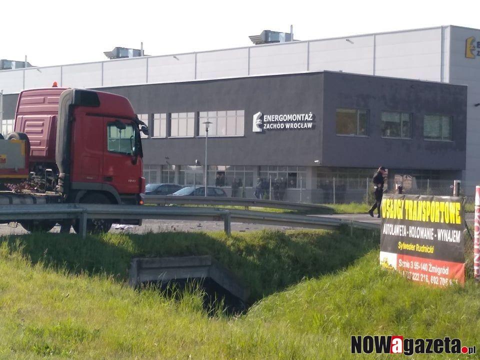 Wypadek na obwodnicy Żmigrodu. Młoda dziewczyna ciężko ranna
