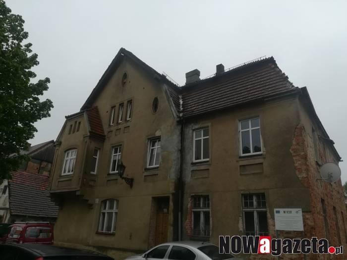 Ludzie czekali w oknach na ratunek