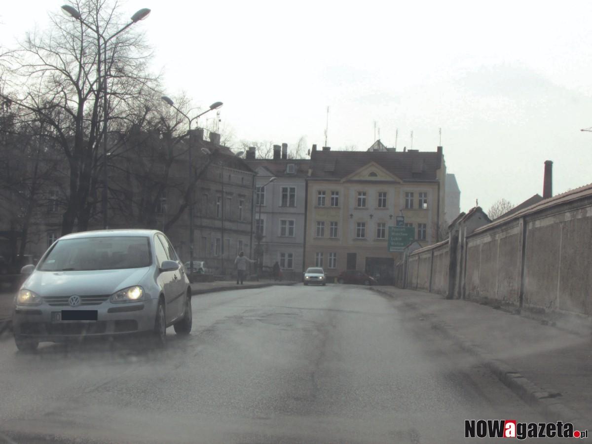 Uderzyła w mur klasztoru