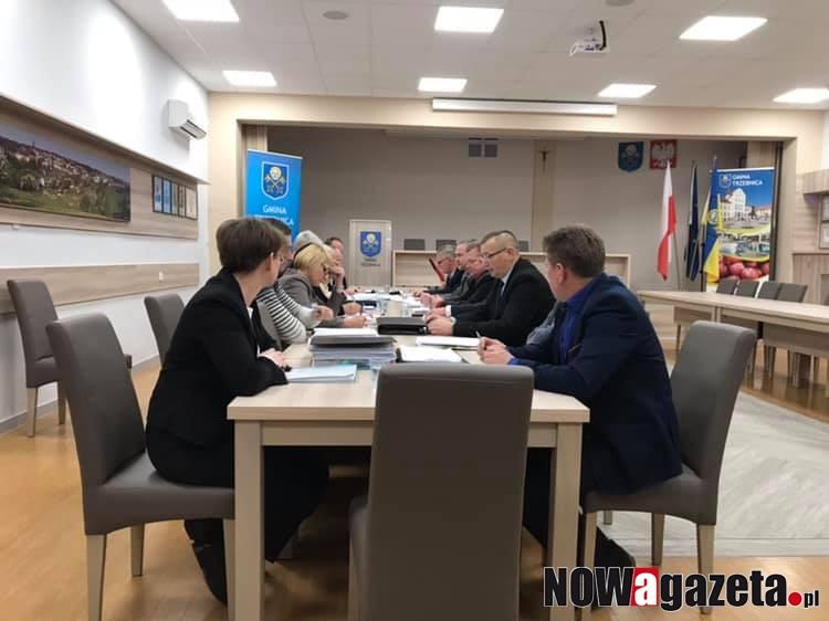 Dziś od 13:00 TRWA sesja w Trzebnicy [TRANSMISJA]