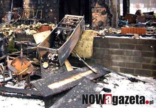 Palili stare wyposażenie domu na zlecenie komornika