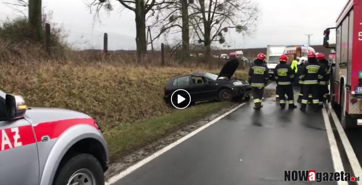 Wypadek na drodze Trzebnica - Oborniki Śl. Droga była zablokowana [FILM]
