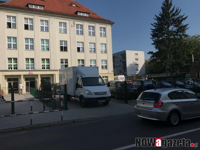 Samowola za 200 tys. zł. W tle, zagrożenie dla dzieci