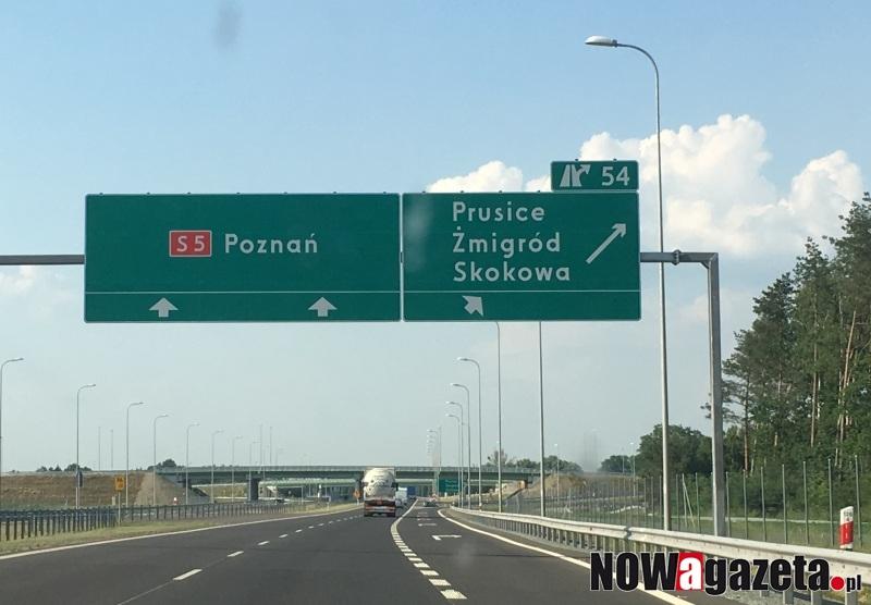 Zostawił auto na ekspresówce | Policja daje 14 dni kierowcy na zgłoszenie się