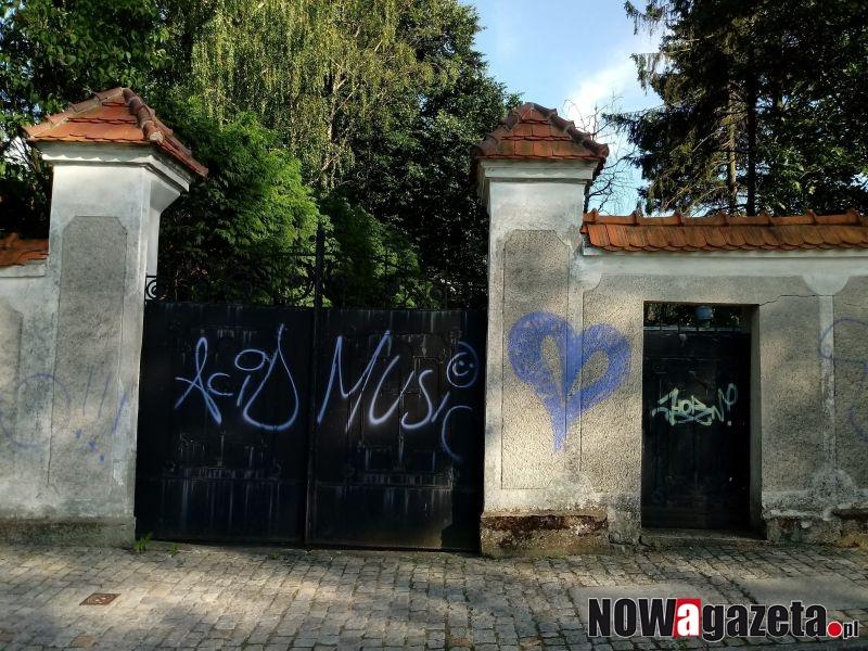 Wandale nie uszanowali świętości. Poszukiwani świadkowie zdarzenia