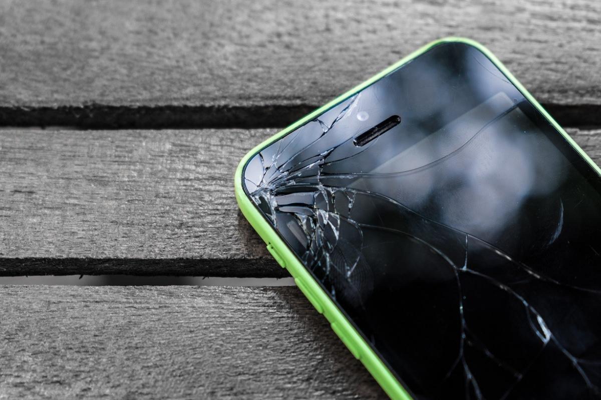 Ubezpieczenie dla iPhone’a – z troski o sprzęt