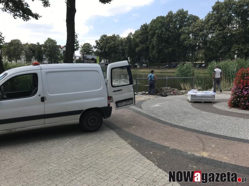 Budowa parkingów, jak łatanie dziur, czyli ballada o tym, jak ominąć przetargi?