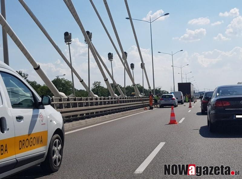 Uwaga | Wypadek na AOW w kierunku A4| Droga częściowo zablokowana