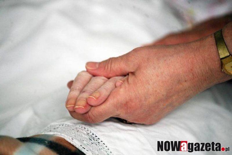 Czekali 8 godzin ze zmarłą na przyjazd lekarza