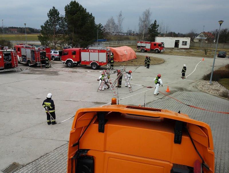 Straż, policja, pogotowie i ratownictwo chemiczne w Prusicach. Co się dzieje?