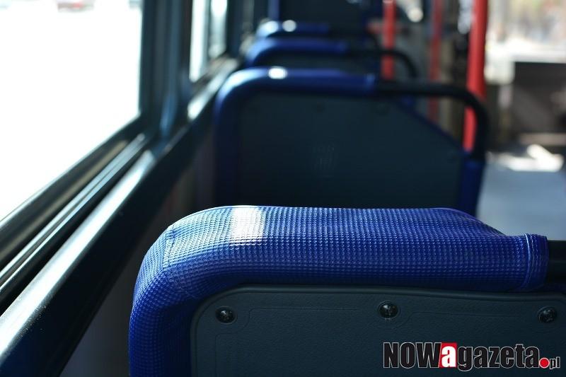 Autobus szkolny uderzył w osobówkę