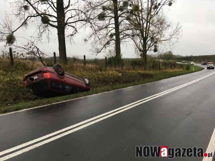 Wpadł do rowu na zakręcie