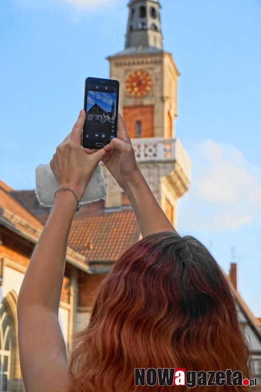 Zwiedzaj miasto z aplikacją