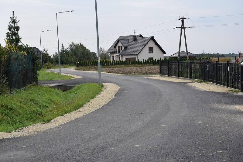 Mieszkańcy korzystają z nowych dróg