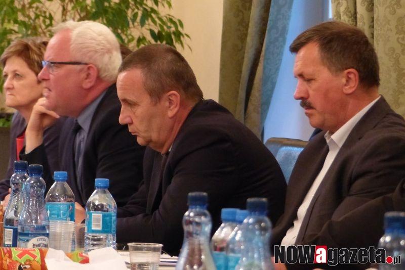 Ile zarabiają pracownicy jednostek powiatowych?