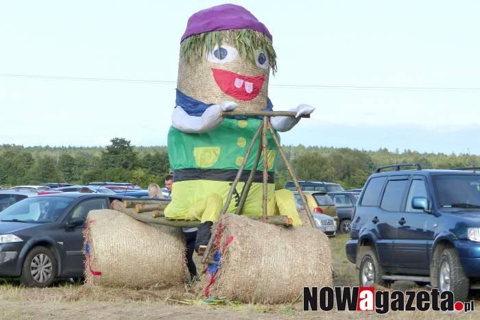 Dożynkowa zabawa w podpalanie dekoracji