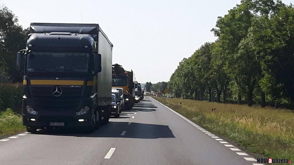 Ogromne korki na DK5 w kierunku Żmigrodu