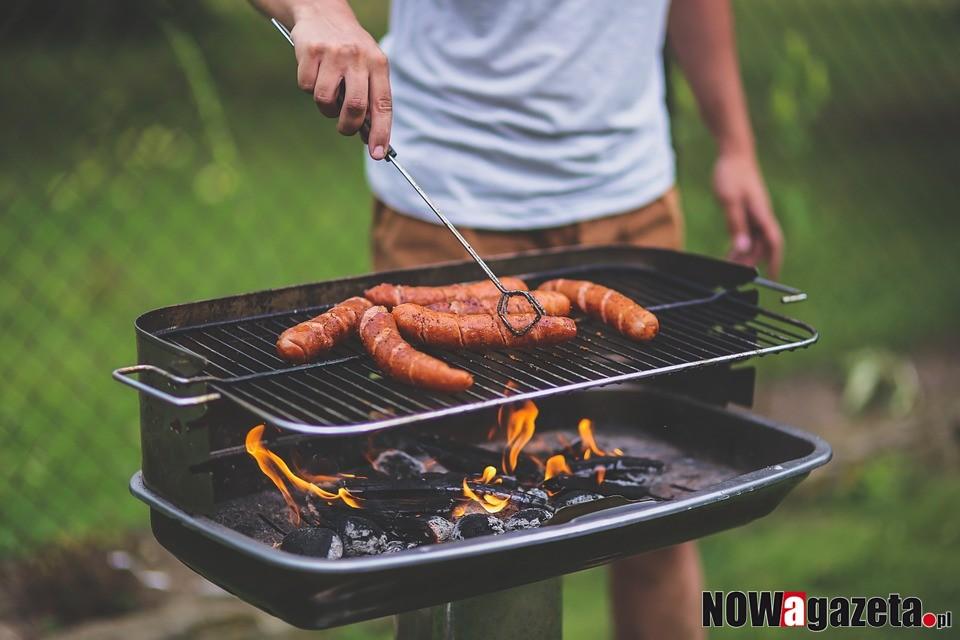 Sezon wakacyjny w pełni, gdzie można rozpalić grilla lub oknisko?