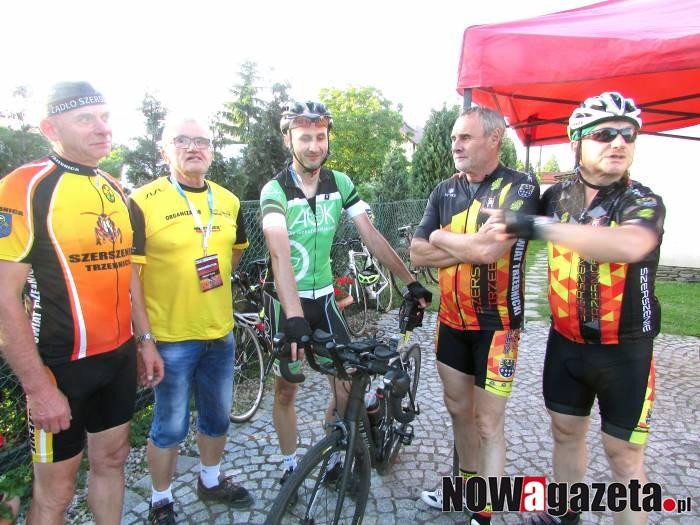 28 śmiałków wzięło udział w kolarskim ultramaratonie
