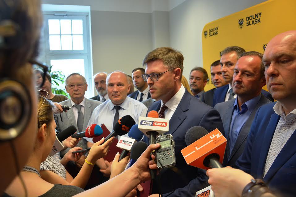 Gminy dołączają do tworzenia Wrocławskiej Kolei Aglomeracyjnej