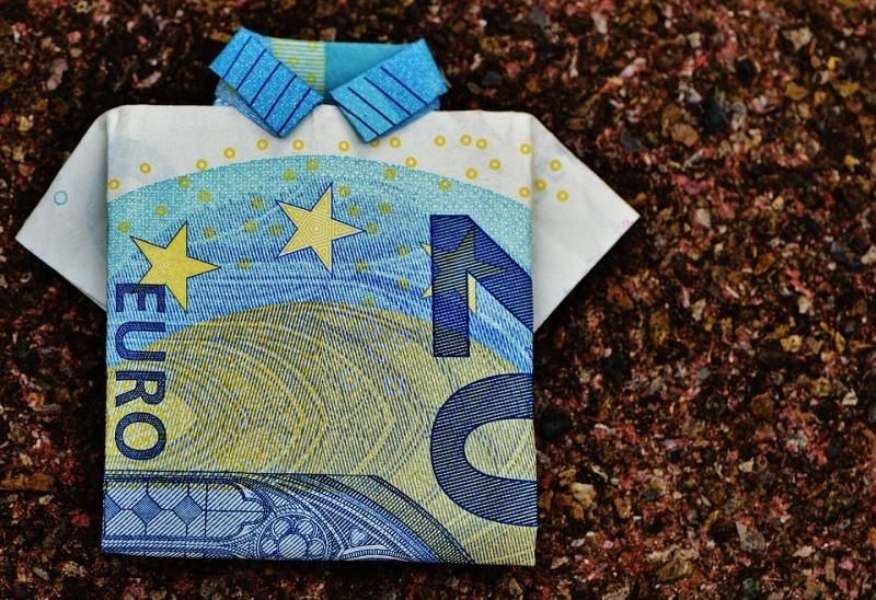 Kredyt online – sposób na dodatkową gotówkę bez wychodzenia z domu