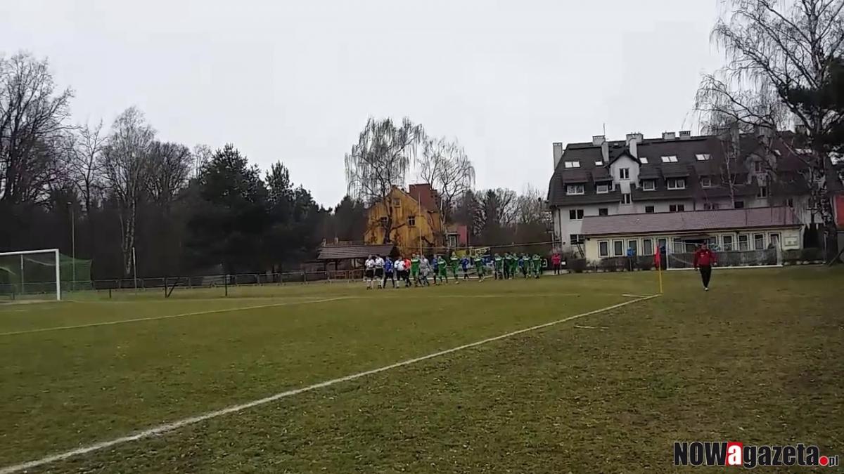 Piłkarze niższych lig rozpoczęli wiosenną rundę [FILM]