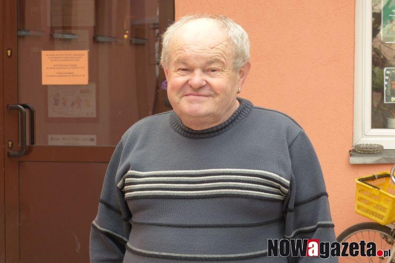 Mężczyzna z mikrofonem