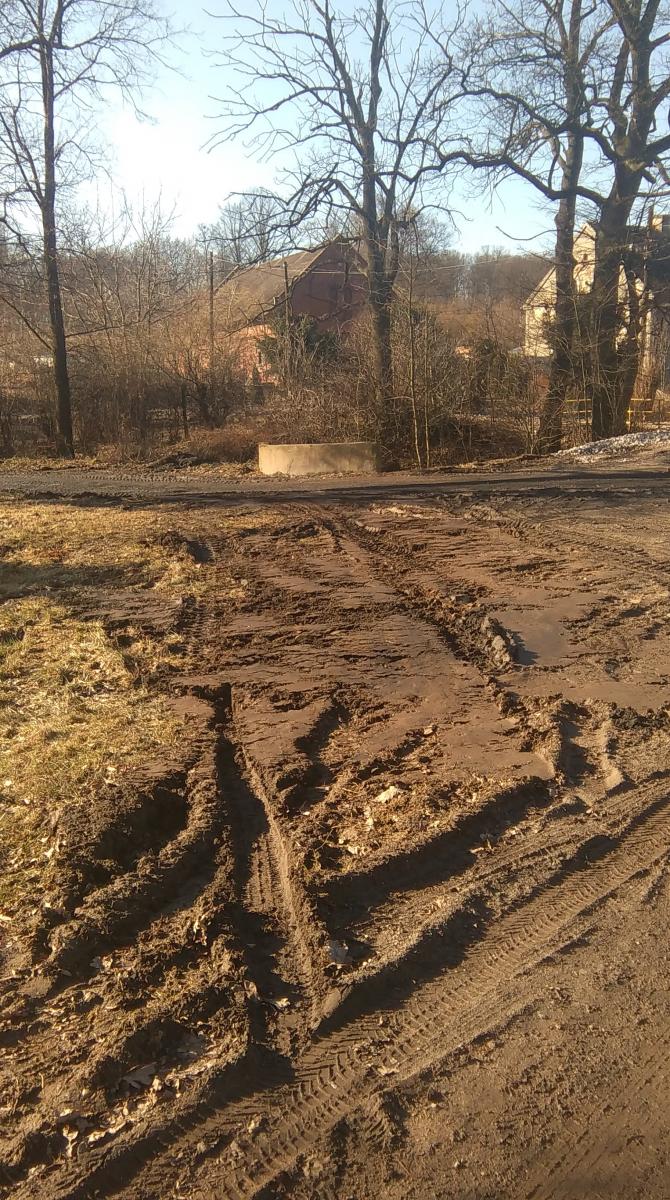 Karetki toną w błocie. Mieszkańcy Machnic bezradni