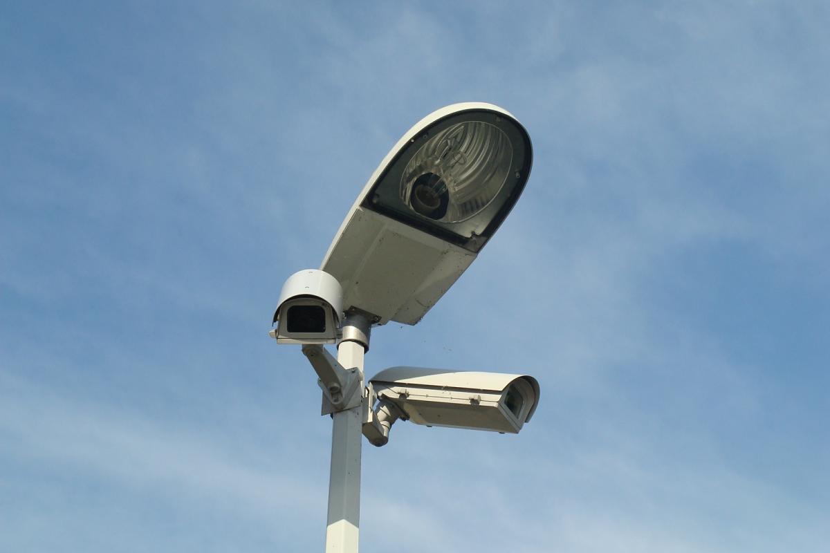 Zestawy monitoringu. Jaki sprzęt sprawdzi się najlepiej w Twoim domu?