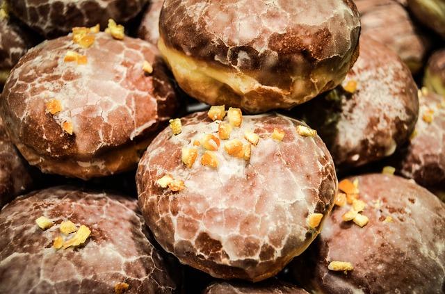Przygotuj pączki w domu. Przepis na Bezowe pączki