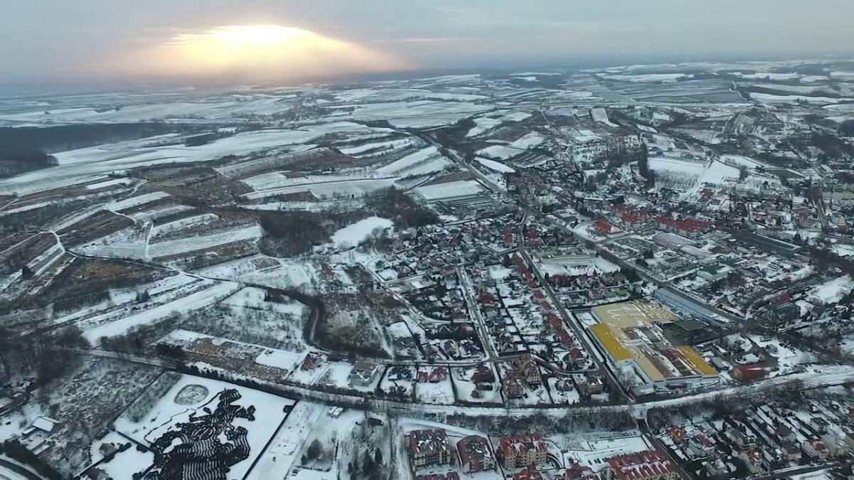 Zima w Trzebnicy widziana z drona [FILM]