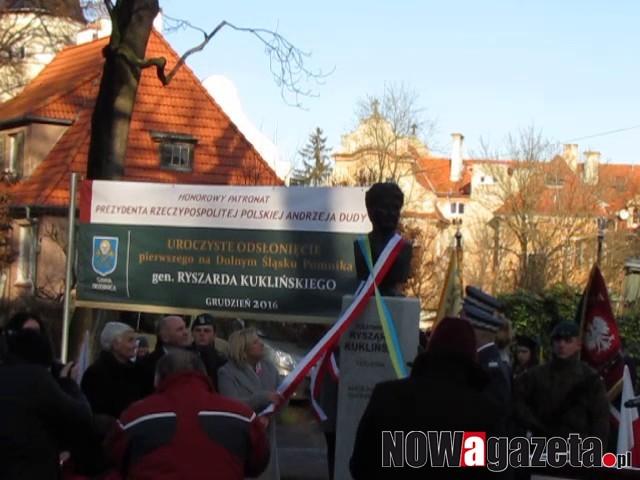 Uroczyste odsłonięcie nowego pomnika generała R. Kuklińskiego [FILMY]