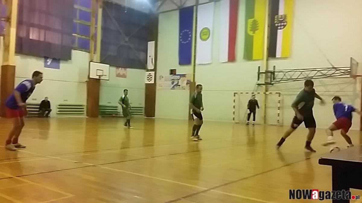 W Obornikach Śl. rozpoczęły się rozgrywki piłki halowej [film]