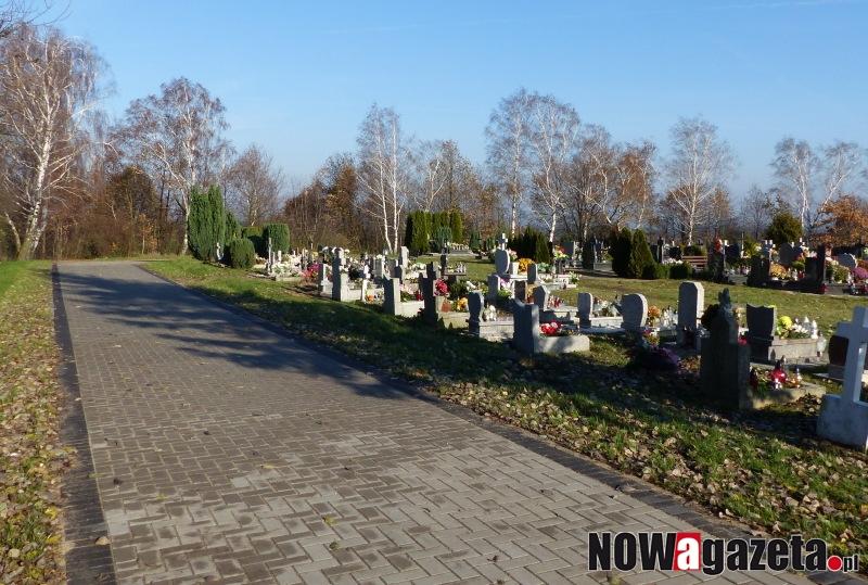 Mieszkańcy zapłacili za chodniki na cmentarzu w Cerekwicy