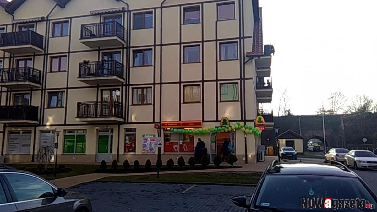 Huczne otwarcie nowej Żabki w Trzebnicy [FILM]