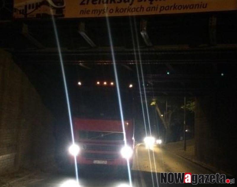 W nocy uszkodził wiadukt kolejowy