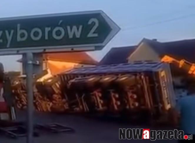 Akcja podnoszenia samochodu ciężarowego [FILM]