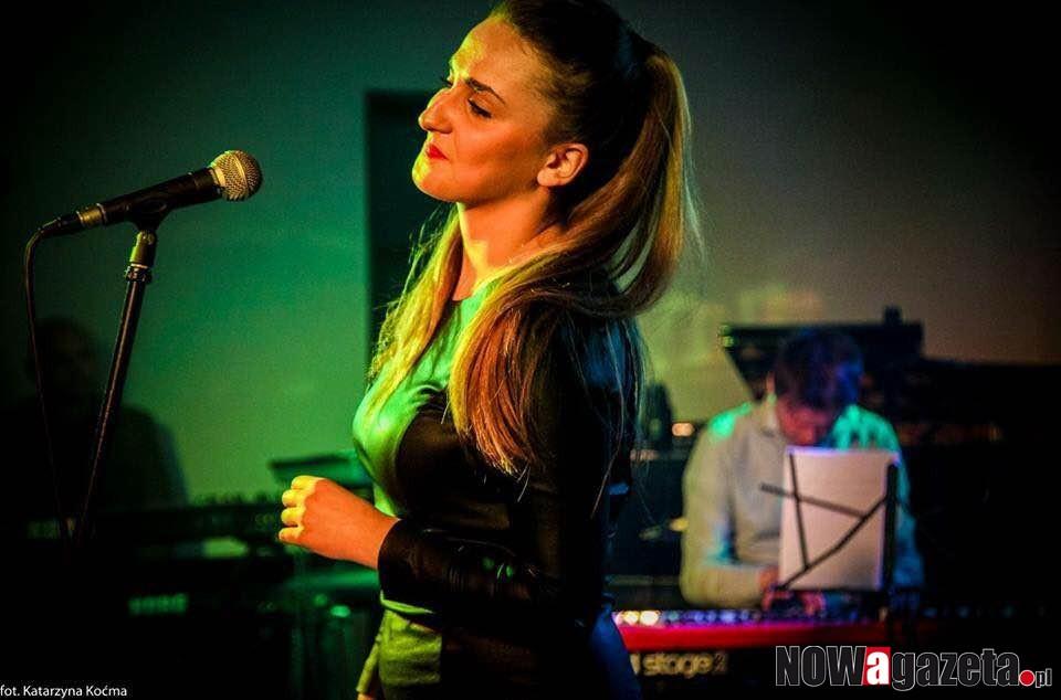 Izabela Możdżeń piosenkarka niebanalna