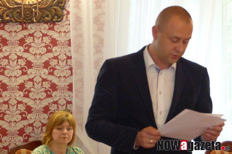 Urzędnicy odpowiadają za późno