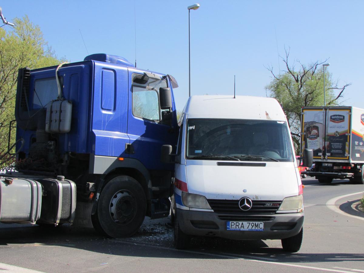 Zderzenie trzech aut