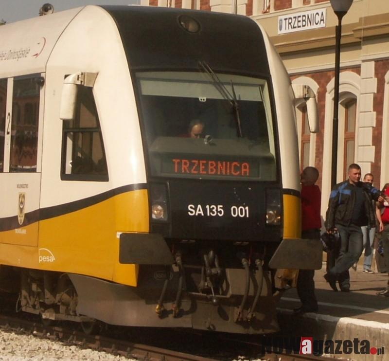 Szynobus uderzył w drzewo. Linia była zablokowana.