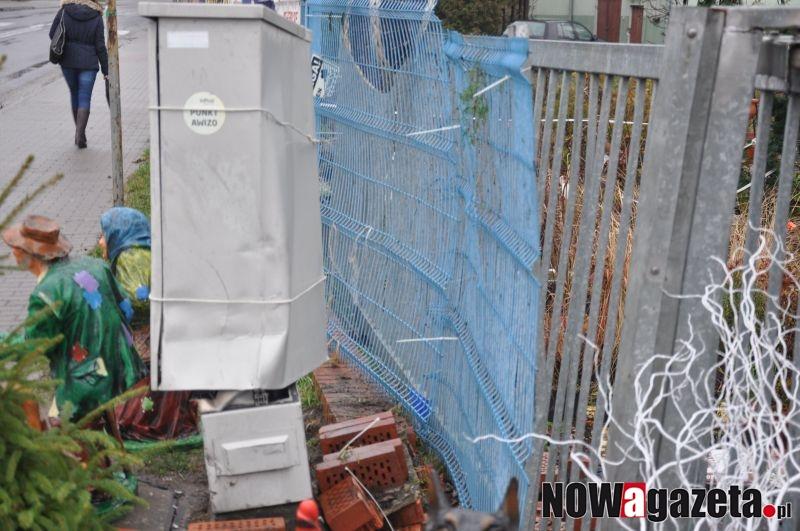 Kompletnie pijany wjechał w choinki i ... uciekł