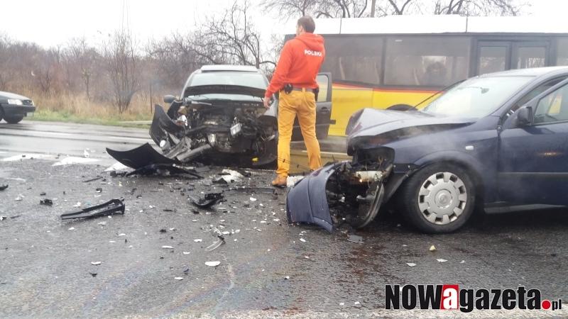 Policjant wymusił pierwszeństwo. Spowodował czołówkę