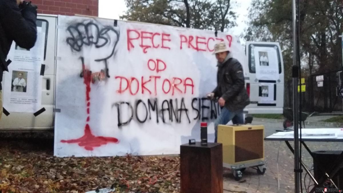 Happening w obronie doktora Domanasiewicza