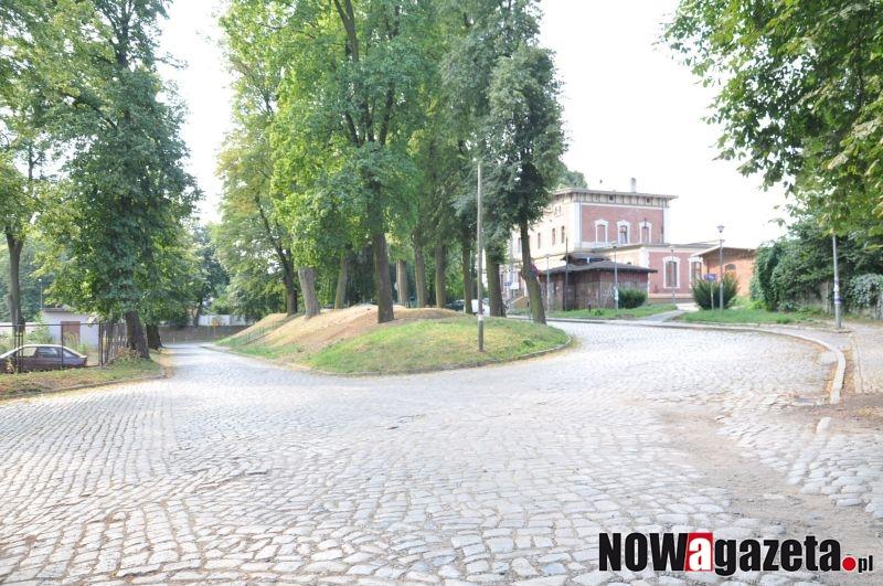 Centrum przesiadkowe obok dworca kolejowego