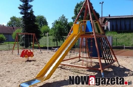 Kto dostarczy sprzęt na place