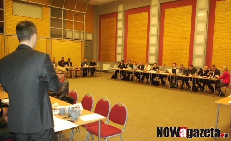 Czy radni i urzędnicy pobierali za dużo kasy? Wojewoda zbadał sprawę...