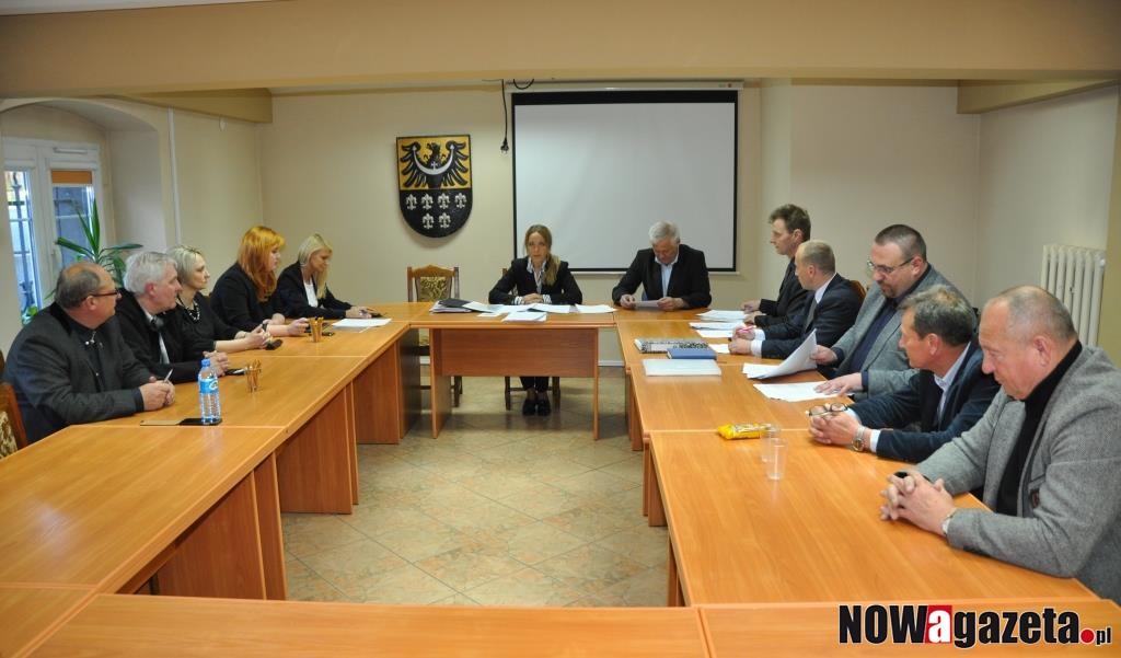 Starosta zsyła radnych do podziemia